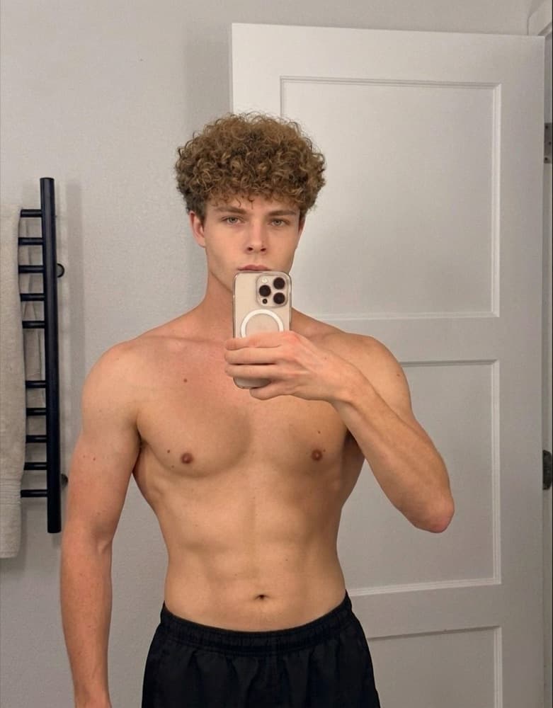 AI preview of the Men's physique transformation