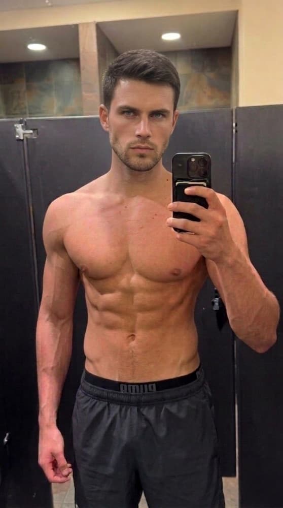 AI preview: 12% bodyfat rendered on the same photo